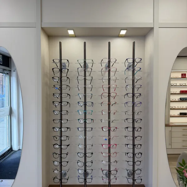 The arched frame wall in the refitted practice